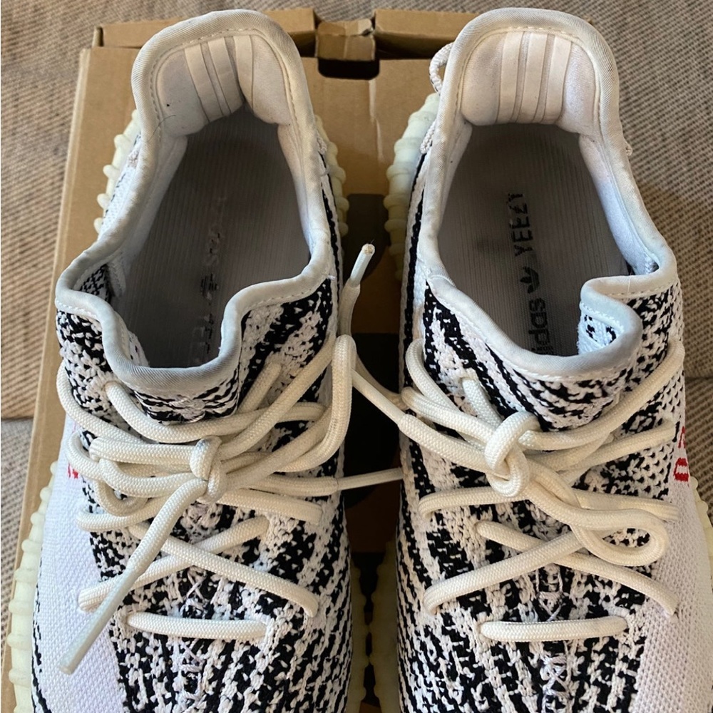 Yeezy Boost 350 v2 Zebra - Picture 8 of 10